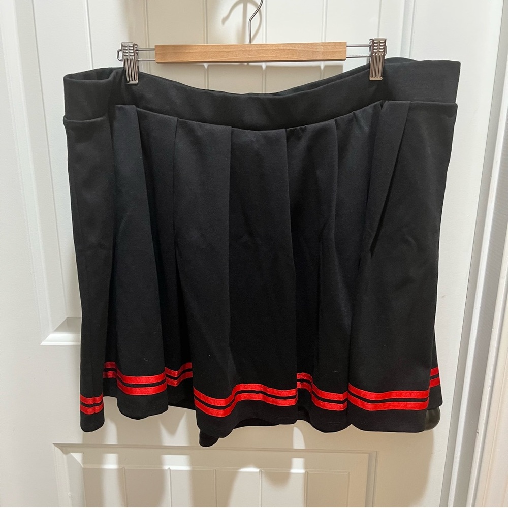 Black and Red Pleated Skirt - 3X
